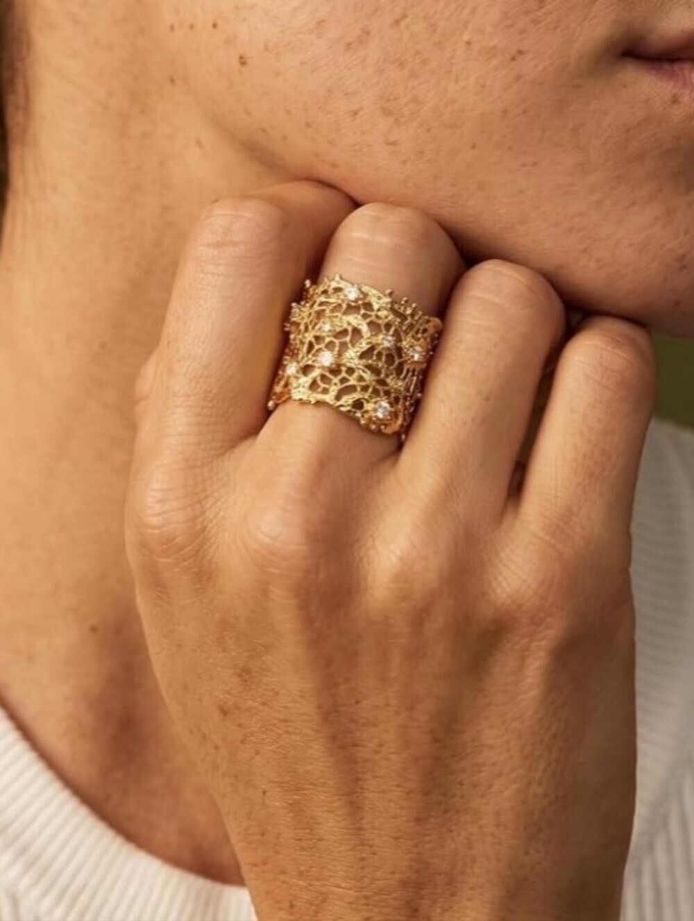 Elegant Filigree Wide Band Ring - Gold Tone